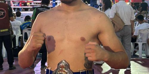 O douradense Tom Lara Bueno após conquistar o título de campeão dos Jogos Internacionais de Artes Marciais que aconteceram em Bangkok. Divulgação