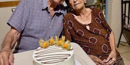 Ubirajara Melo e sua mãe dona Zizi Mattos Melo, a mais antiga douradense viva (105 anos e sete meses), que também será homenageada – Foto: Antonio Viegas