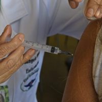 MS adota estratégia para ampliar vacinação contra doença que pode causar meningite