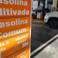 Preços dos combustíveis variam até 14,9% em outubro na Capital
