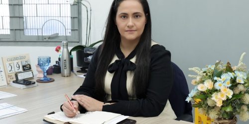 Secretária Municipal de Fazenda, Suelen Nunes Venâncio, anuncia serviços que serão prestados exclusivamente online. Foto: A. Frota