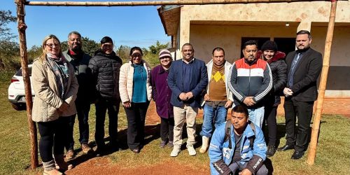 Secretário e equipes técnica e pedagógica visitaram esta semana duas escolas na reserva indígena de Dourados. Divulgação/Assecom