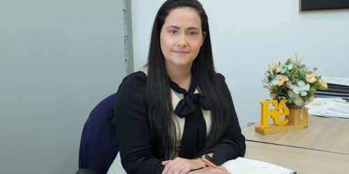 A secretária municipal de Fazenda, Suelen Nunes Venâncio, contribuintes sobre a regularização de divergências no ISS. Foto: A. Frota