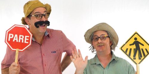 Os humoristas Tchó e Béppi se apresentam na noite deste sábado, na Praça Antônio João, centro de Dourados. Foto: Divulgação/Assecom