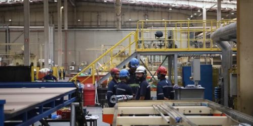 MS gerou 1.938 empregos formais no bimestre, com destaque para Construção e Serviços