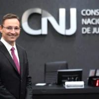 Ulisses Rabaneda entregou o passaporte à Polícia Federal por determinação do ministro Flávio Dino. (Foto: Pedro França/CNJ)