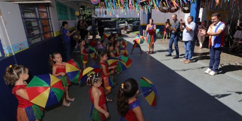 Prefeito e equipe participaram de movimento no Ceim Professor Guilherme Gomes. Foto: A. Frota