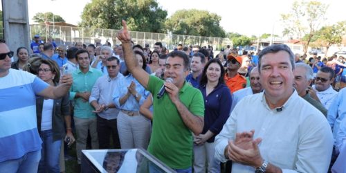 O prefeito Marçal Filho discursando durante solenidade de inauguração do Campo do Zé Tabela e de lançamento de obras em Dourados. Fotos: A. Frota