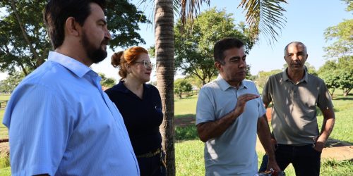Prefeito Marçal Filho com os secretários municipais durante lançamento da 1ª Festa da Páscoa de Dourados na manhã desta quarta-feira. Foto: A. Frota