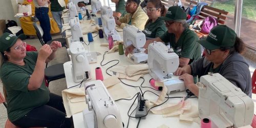 Curso de corte e costura em fase de finalização é a mais nova atividade implementada na praça da Juventude – Estação Cidadania. Foto: Assecom