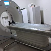 Equipamento de Tomografia Computadorizada que será substituído pelo Hospital da Vida de Dourados. Foto: Divulgação/Assecom