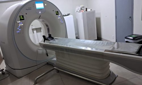 Equipamento de Tomografia Computadorizada que será substituído pelo Hospital da Vida de Dourados. Foto: Divulgação/Assecom