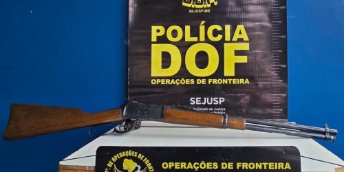 Policiais prendem dois homens transportando arma de fogo