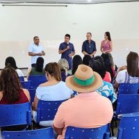 Prefeito Marçal Filho durante conversa com profissionais da Educação: cobrança é por aperfeiçoamento constante. Foto: Divulgação/Assecom