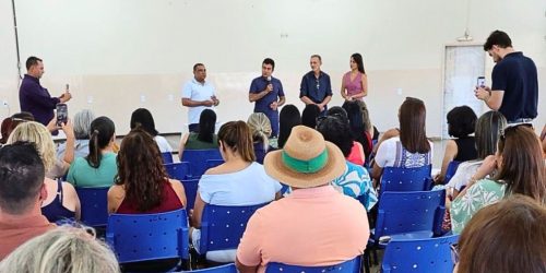 Prefeito Marçal Filho durante conversa com profissionais da Educação: cobrança é por aperfeiçoamento constante. Foto: Divulgação/Assecom