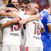 Flamengo vence o Bahia por 3 a 0 na Fonte Nova e segue na liderança do Brasileirão