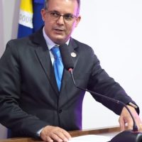 Inspetor Cabral questiona veto a informações sobre compra de R$ 1,7 milhão em camisetas escolares