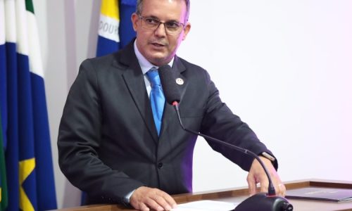 Inspetor Cabral questiona veto a informações sobre compra de R$ 1,7 milhão em camisetas escolares