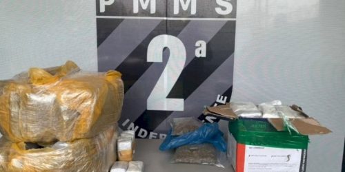 Droga apreendida com a dupla totalizou 41,7 quilos; Foto: Divulgação/PM