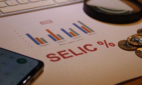 Mercado reduz projeção da Selic para 13,50%