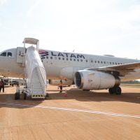 Com 11.849 passagens vendidas em 4 meses, Latam confirma voos diários em abril