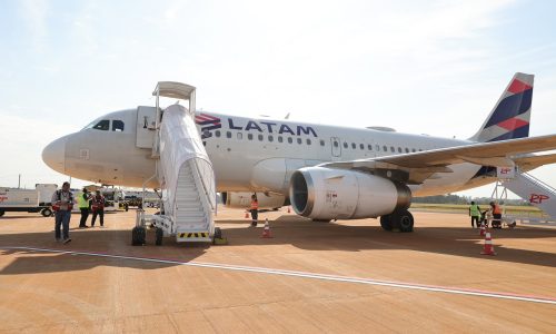 Com 11.849 passagens vendidas em 4 meses, Latam confirma voos diários em abril