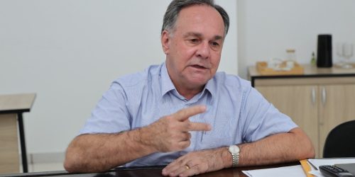 Secretário Luiz Roberto busca alternativas para que rede de iluminação pública da cidade não fique sem manutenção – Foto: A. Frota