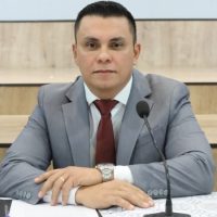 Dalton reforça indicação por reforma da quadra poliesportiva de Macaúba