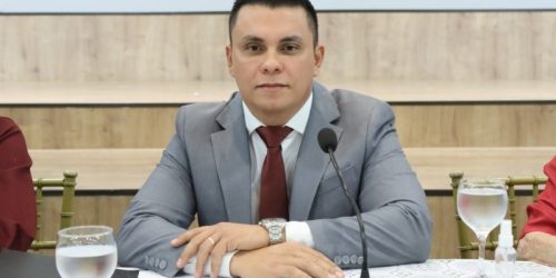 Dalton reforça indicação por reforma da quadra poliesportiva de Macaúba