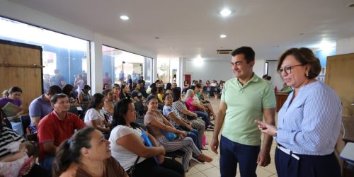 Prefeito Marçal Filho e secretária Shirley Zarpelon orientam população durante o mutirão- Foto: A. Frota