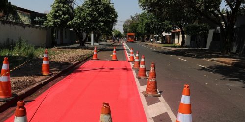 Ciclofaixas e ciclovias estão sendo revitalizadas para garantir maior segurança para os ciclistas em Dourados- Foto: A. Frota