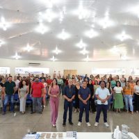 Em capacitação da Reme, prefeito anuncia projeto de reajuste salarial da Educação