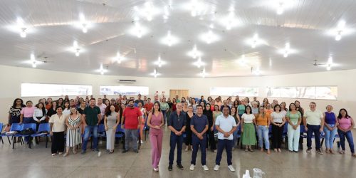 Em capacitação da Reme, prefeito anuncia projeto de reajuste salarial da Educação