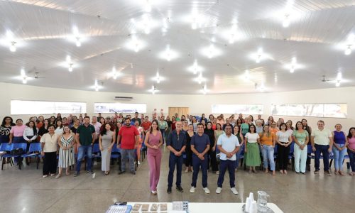 Em capacitação da Reme, prefeito anuncia projeto de reajuste salarial da Educação