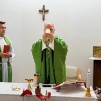 Papa celebra missa no hospital: exames confirmam melhora constante da saúde