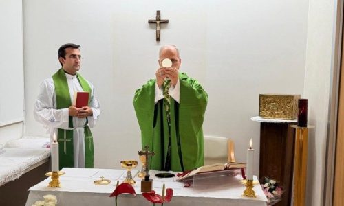 Papa celebra missa no hospital: exames confirmam melhora constante da saúde