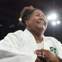 Bia Souza se emociona ao conquistar medalha de ouro em Paris (Foto: Jack GUEZ / AFP)