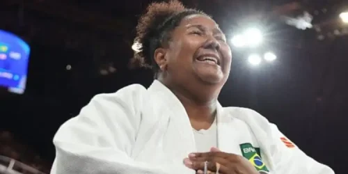Bia Souza se emociona ao conquistar medalha de ouro em Paris (Foto: Jack GUEZ / AFP)