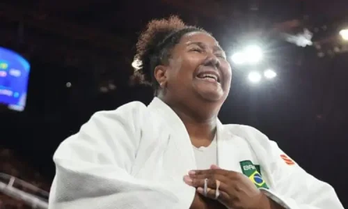 Bia Souza se emociona ao conquistar medalha de ouro em Paris (Foto: Jack GUEZ / AFP)