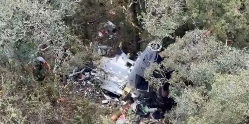 Bombeiros encontram helicóptero com corpos do cantor Rick e mais 4