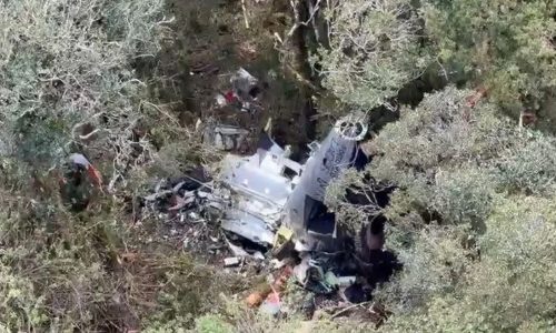 Bombeiros encontram helicóptero com corpos do cantor Rick e mais 4