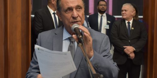 Zé Teixeira exige reforma de escola em Dourados e fim de transtorno no transporte