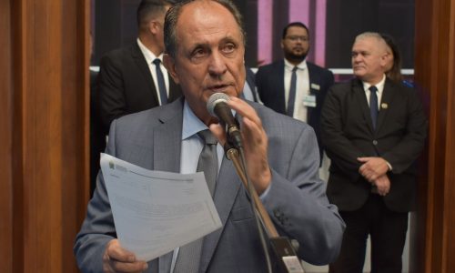 Zé Teixeira exige reforma de escola em Dourados e fim de transtorno no transporte