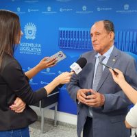 Zé Teixeira garante proteção a vigilantes e articula recursos para educação