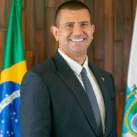 Após anulação de votos de Garotinho, TRE oficializa Douglas Ruas como governador eleito do Rio