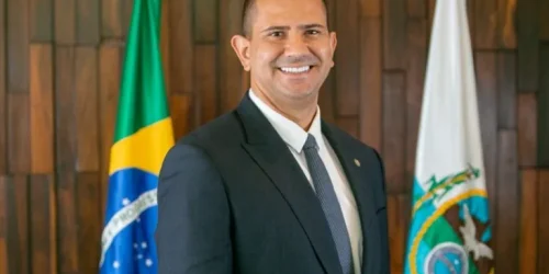 Após anulação de votos de Garotinho, TRE oficializa Douglas Ruas como governador eleito do Rio