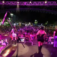 Sertanejas Patrícia e Adriana foram atrações principais na noite neste sábado no Natal Encantado – Foto: A. Frota