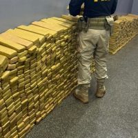 PRF apreende mais de 3,6 kg de drogas e realiza prisões em Mato Grosso do Sul.