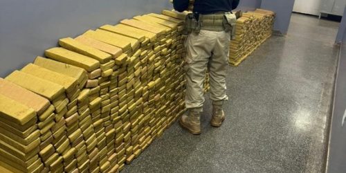 PRF apreende mais de 3,6 kg de drogas e realiza prisões em Mato Grosso do Sul.