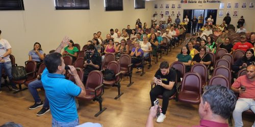 Prefeito Marçal Filho fez a entrega de títulos de regularização fundiária nesta sexta-feira em Dourados – Fotos: A. Frota